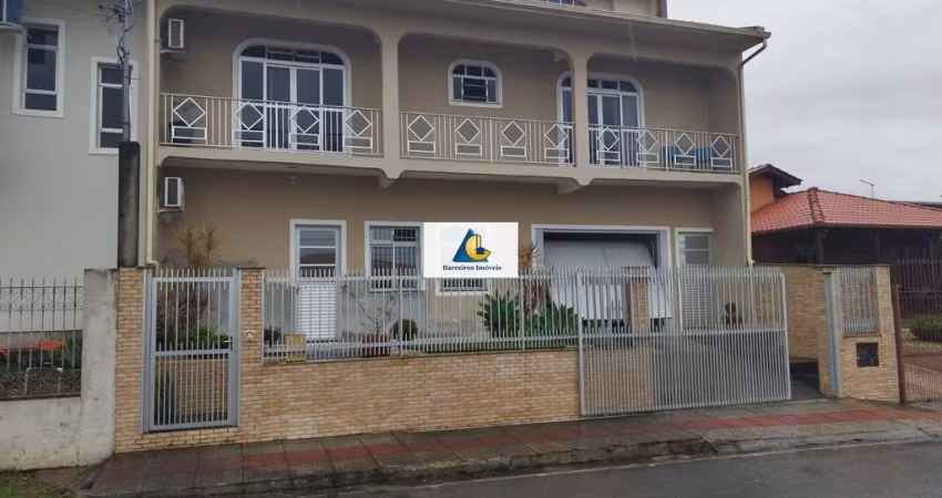 Casa Residencial / Comercial