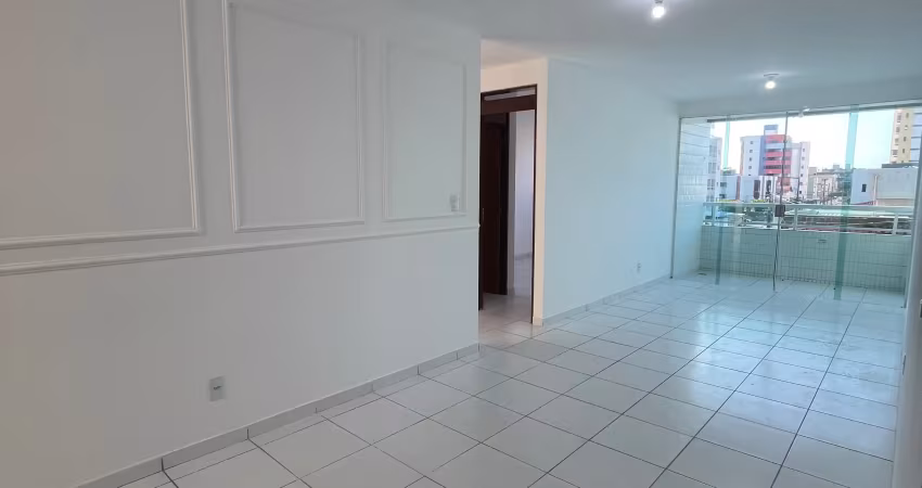Imóvel exclusivo há poucos metros do mar, com 02 quartos/01suite e área de lazer