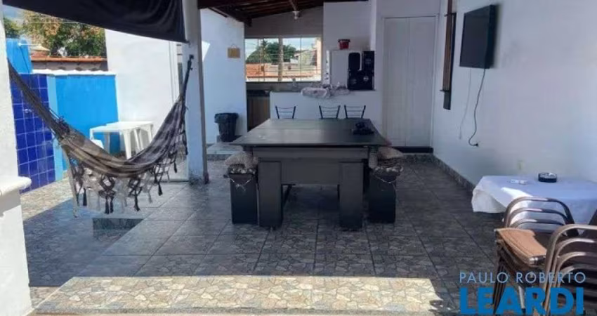 CASA ASSOBRADADA - CONJUNTO RESIDENCIAL TRINTA E UM DE MARÇO - SP