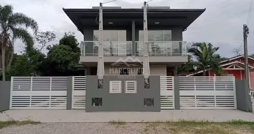 Casa geminada de alto padrão a 150 metros da lagoa de ibiraquera.
