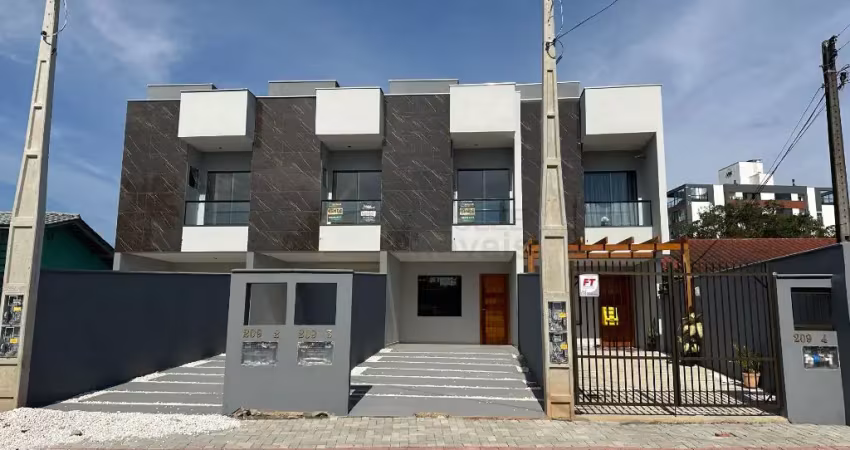 Casa à venda na Rua Piritiba, Costa e Silva, Joinville