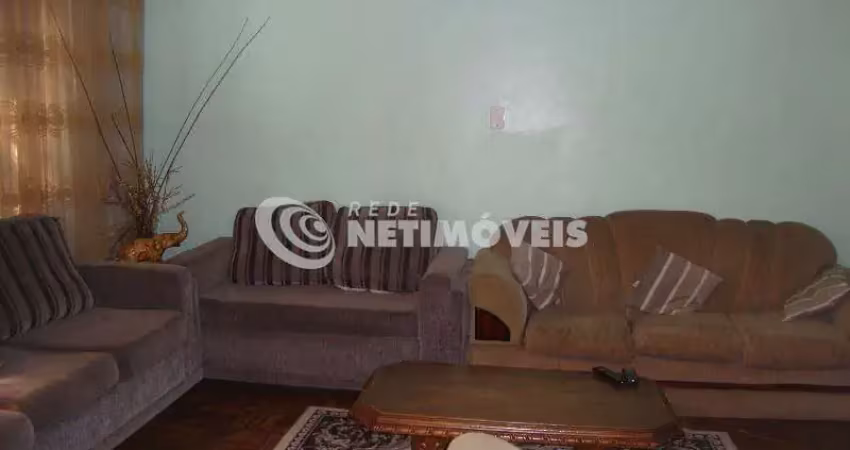 Casa com 2 quartos à venda na Rua Augusto dos Anjos, Rio Branco, Belo Horizonte