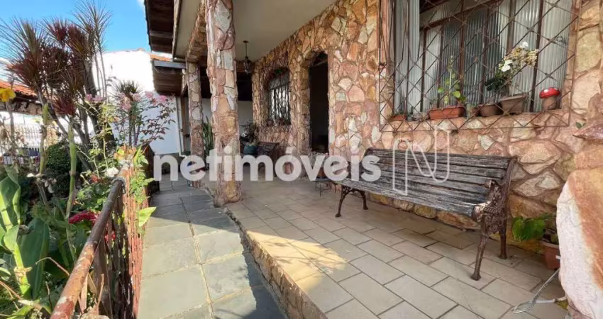 Casa com 3 quartos à venda na Rua Petrínia Alves, Goiânia, Belo Horizonte