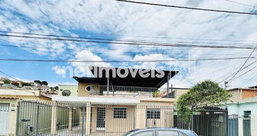 Casa com 3 quartos à venda na Avenida Amintas Jacques de Moraes, Novo Glória, Belo Horizonte
