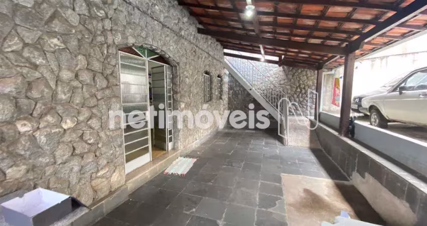 Casa 5 quartos sendo 1 suíte em um lote de 396 m²;, contendo 2 casas independentes