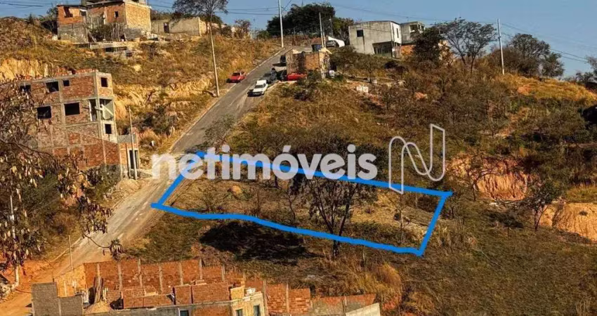 Terreno comercial à venda na Rua Muqui, São Damião, Vespasiano