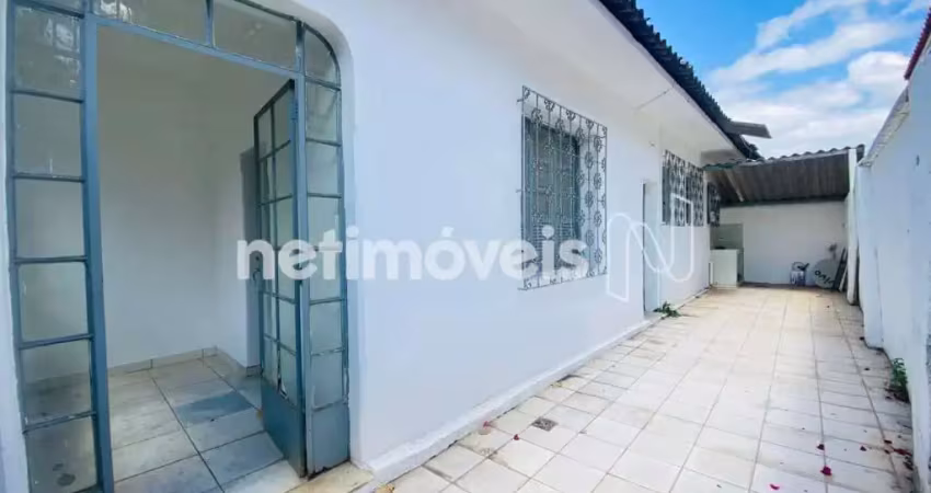 Casa em lote de 300m²;, plano, com 2 barracões de fundo, ambos 100% independente