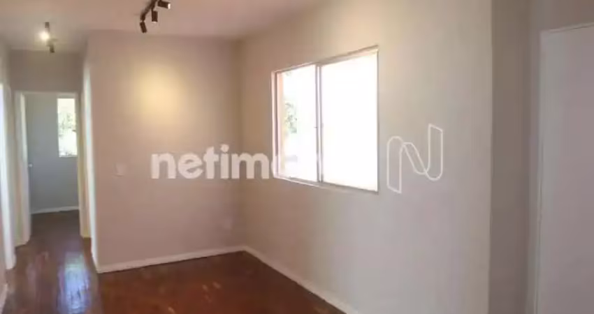 Apartamento totalmente reformado, conta com 3 quarto um banheiro e uma vaga