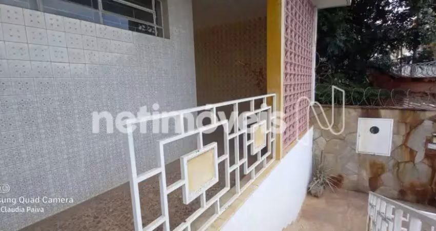 Casa ampla com dois níveis e excelente distribuição de espaços