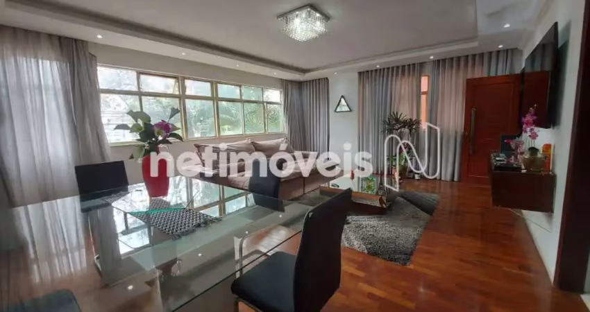 Apartamento 3 quartos à venda em prédio com elevador.