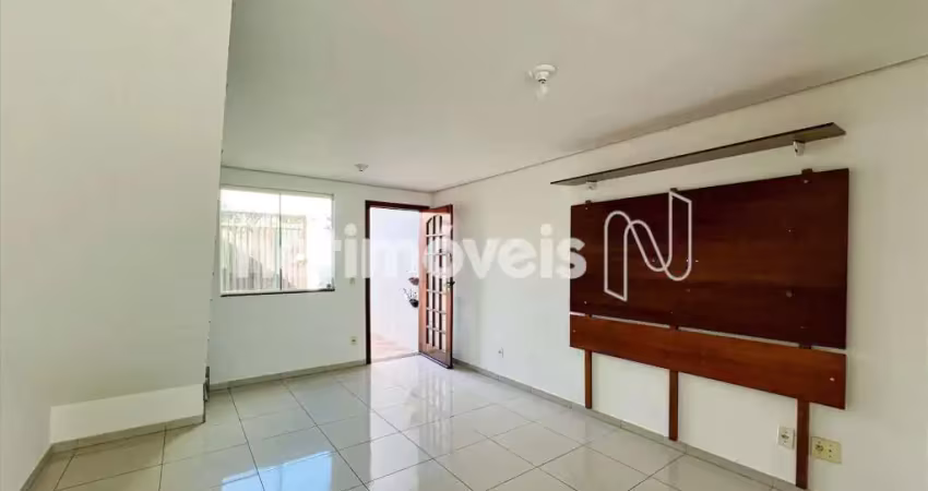 Casa com 2 quartos para alugar na Rua Atalaia, Serrano, Belo Horizonte