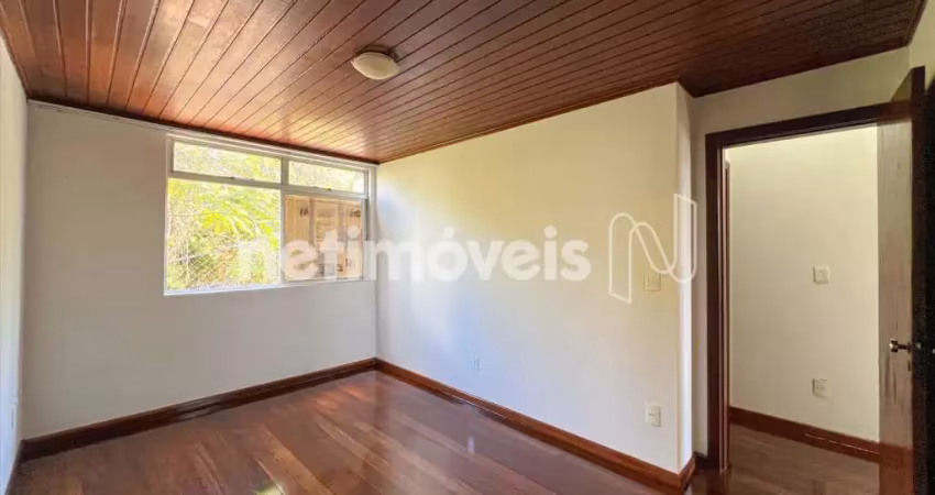 Apartamento para locação com excelente localização, totalmente reformado.