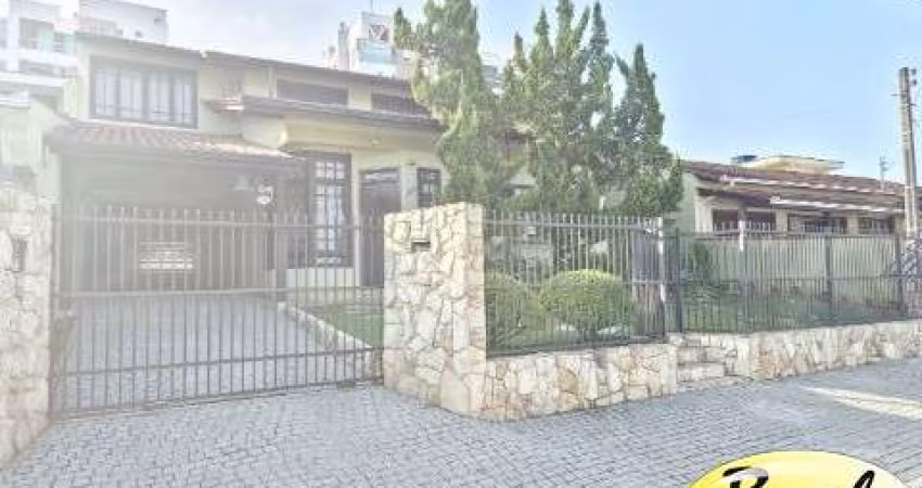 Vendo Casa de Alvenaria no Floresta com 2 quartos + 2 suítes e 220m² de área construída