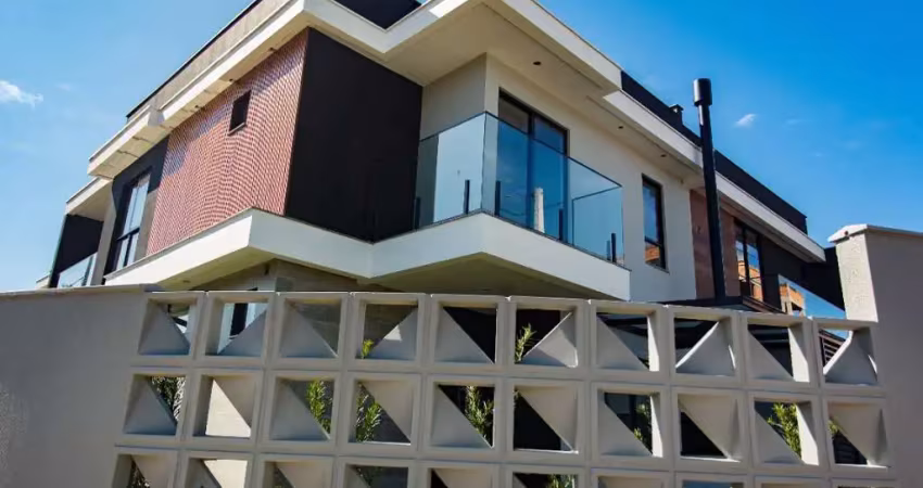 Imperdível oportunidade de adquirir uma belíssima casa de 3 quartos com suíte e 3 salas no Bom Retiro, Joinville-SC!