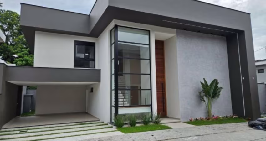 Casa de luxo em condomínio no bairro América - Joinville/SC: 3 quartos, 3 suítes, 2 salas, 4 banheiros, 2 vagas, 319m²