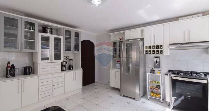 Vende-se maravilhoso sobrado no Parque Continental I