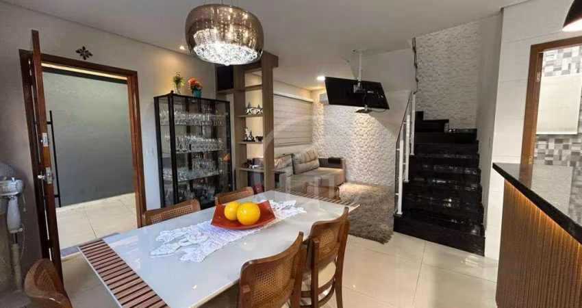 Casa com 3 dormitórios à venda, 101 m² por R$ 905.000 - Vila Guilhermina - Praia Grande/SP