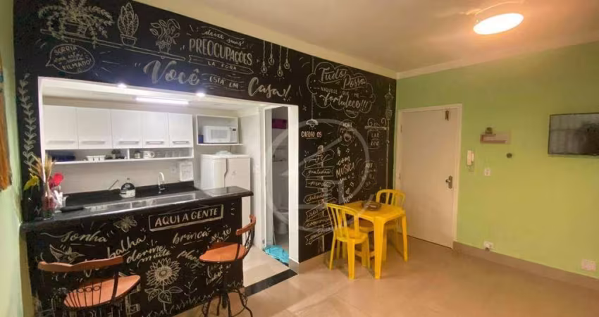 Kitnet Boqueirão, quarto/sala, cozinha, banheiro e garagem, 01 quadra da praia ao lado do Extra Hipermercado