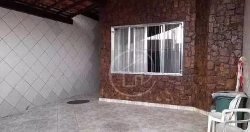 Casa com 2 dormitórios à venda por R$ 390.000 - Tupi - Praia Grande/SP