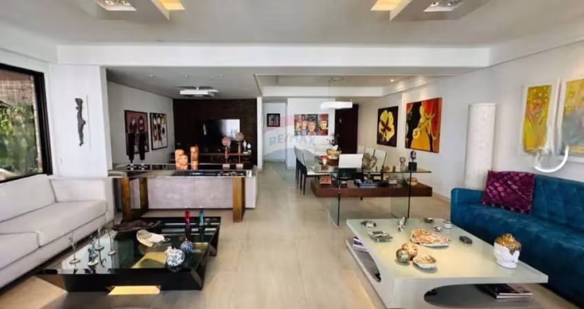 180m², 4 quartos sendo 2 suítes, 2 vagas de garagem cobertas