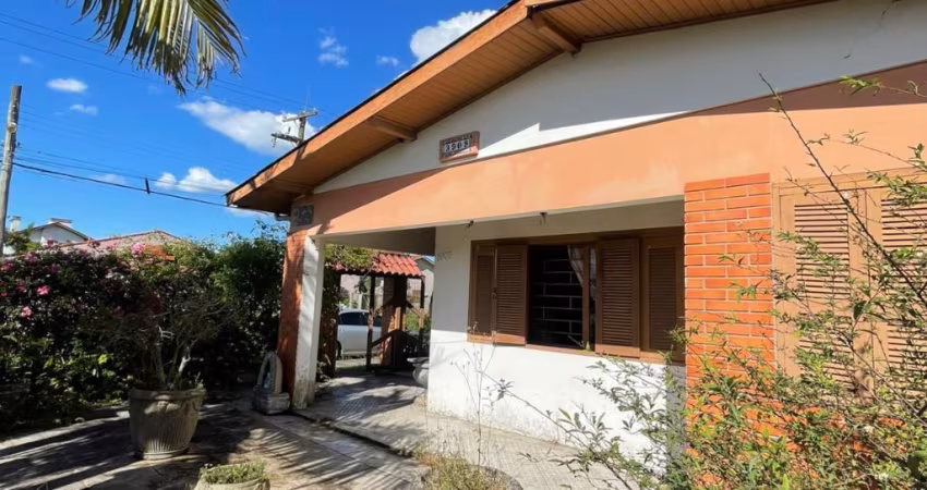 Casa de esquina em Capão Novo!