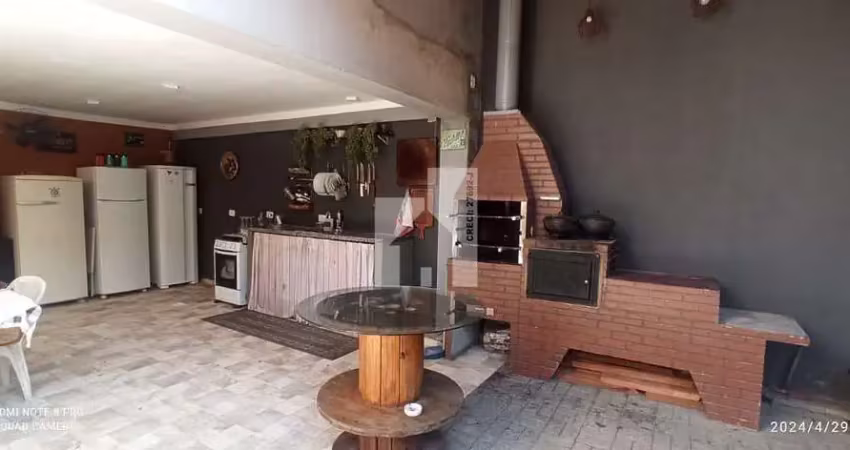 Excelente Casa Térrea com 3 SUÍTES à venda, com 3 Suítes , Salão de Festa com Churrasqueira, Fogão