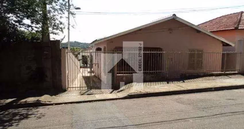 Casa à venda, para investir ou morar, com 03 casas no terreno, bairro caxambu. aceita permuta.