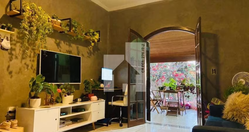 Casa / Sobrado à venda com 203 m² área útil, 03 dormitórios, varanda, área gourmet, Jundiaí Mirim.