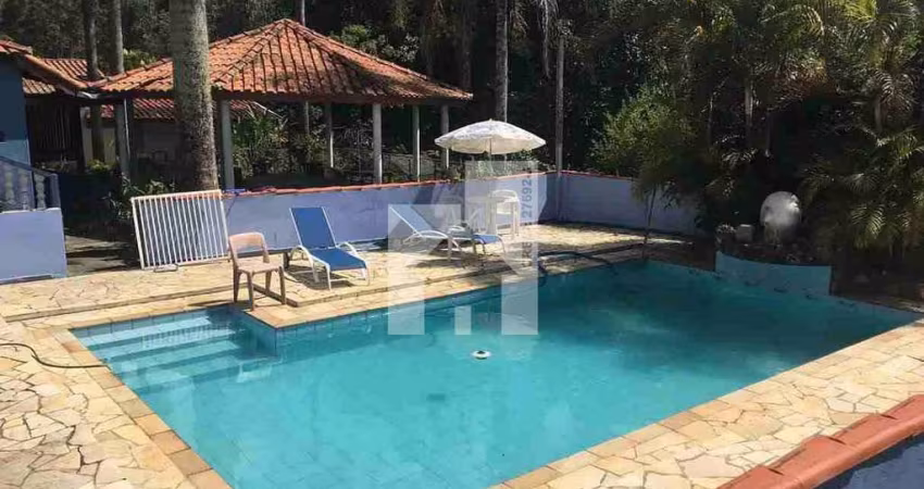 Magnífica Chácara à Venda com 3 Dormitórios sendo 1 Suíte, Área Gourmet com piscina,Aceita financia