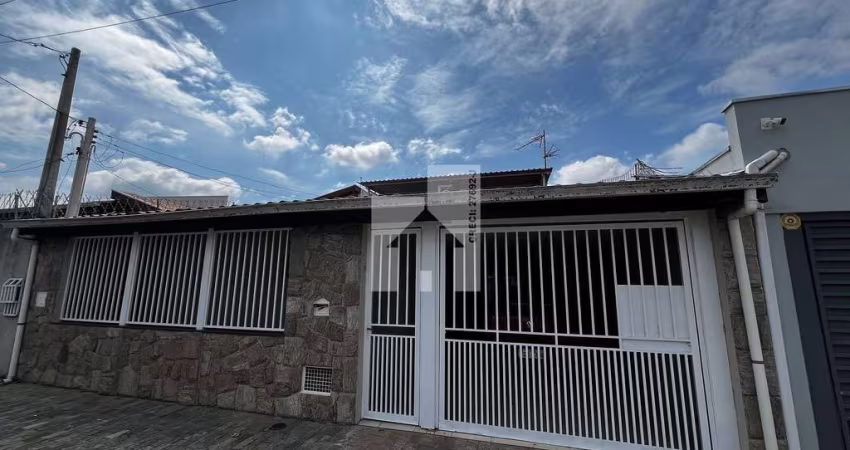 Belíssima Casa à venda com 3 Dormitórios sendo 1 Suíte, Espaço Gourmet, Aceita financiamento, Jardi