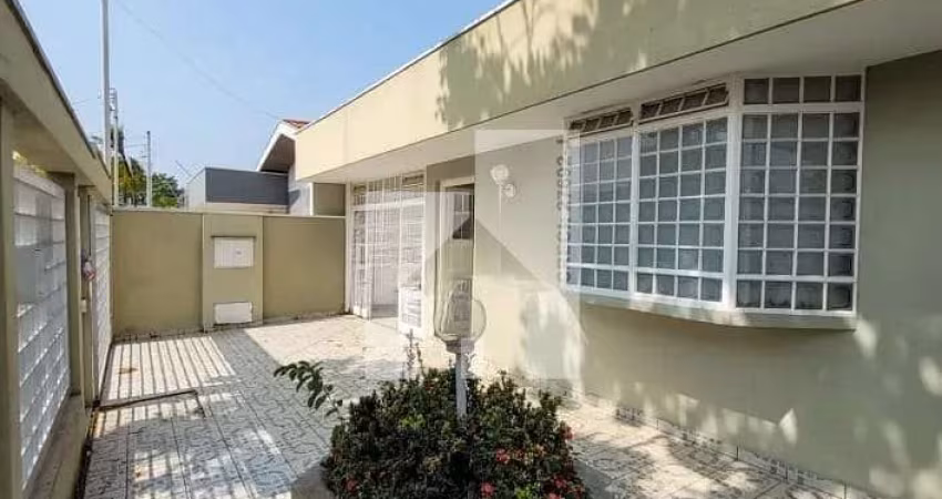Excelente Casa Terrea com 3 Dormitórios sendo 1 Suíte, Quintal com Edícula e Churrasqueira , Vila L