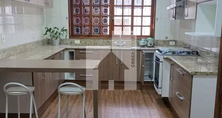 Casa Térrea com 3 dormitórios (1 suite) e edícula à VENDA ou LOCAÇÃO,  com 420m² de área construída