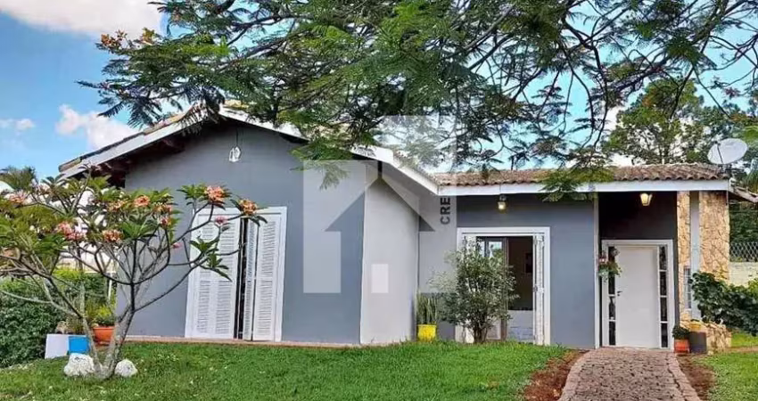 Magnífica casa térrea com 3 dormitórios sendo 1 suíte, área de lazer com piscina no condomínio vill