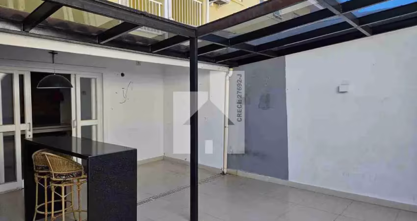 Magnífico sobrado 110m² totais com 3 dormitórios sendo 1 suíte , quintal com área gourmet a à venda