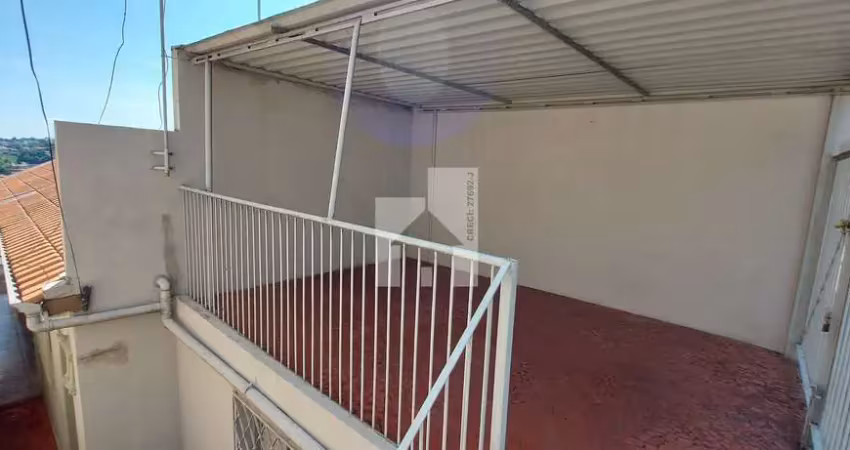 Casa à venda com 2 dormitórios, 02 banheiros, 1 vaga de garagem e edícula, 138m² - vila progresso,