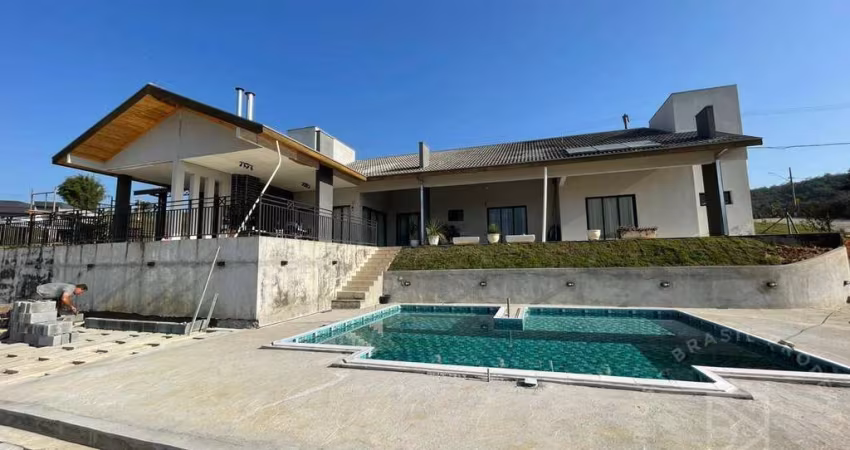 Casa Térrea em condomínio fechado, 3 quartos sendo 1 suíte, 329m², Jacareí.