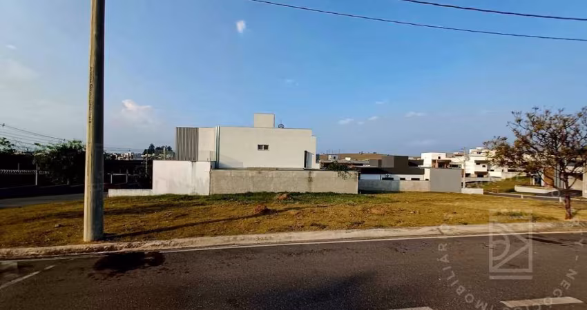 Terreno em Condomínio Fechado com área de lazer, 353m² em Caçapava.