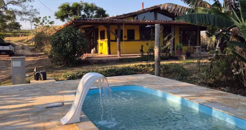 Casa Rústica em chácara para venda ou locação em Vargem Grande - SJC