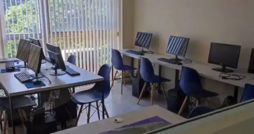 Sala comercial à venda, 36m², reformada, ar condicionado, copa, 1 vaga