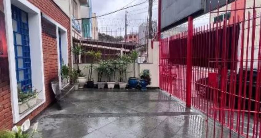 Excelente oportunidade de ponto comercial para locação em Taboão da Serra-SP, na Vila Santa Luzia: 6 salas, 4 banheiros, 4 vagas, 145m².