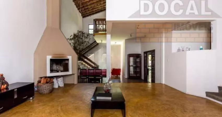 Imperdível casa em condomínio à venda em Taboão da Serra-SP, Condomínio Iolanda: 4 quartos, 1 suíte, 3 salas, 5 banheiros, 6 vagas, 400m².
