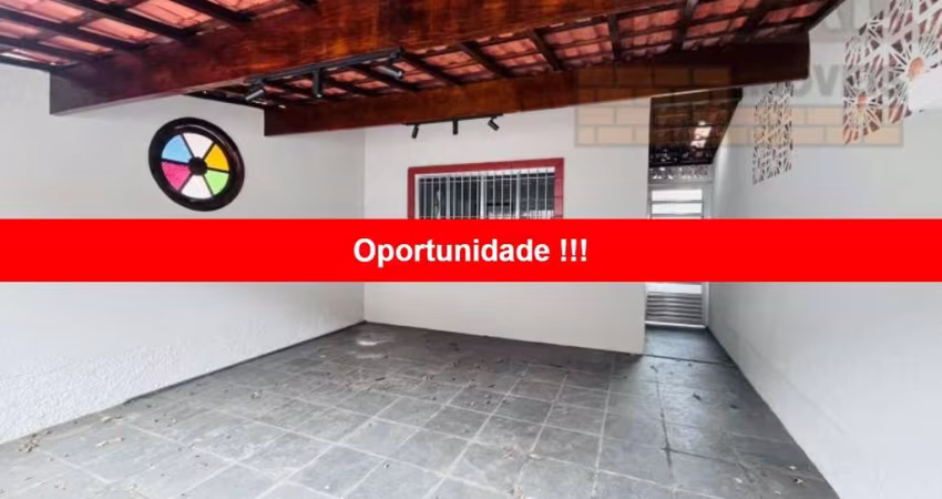 Excelente oportunidade: Casa à venda em Taboão da Serra-SP, Jardim América, com 2 quartos, 1 suíte, 2 salas, 3 banheiros, 2 vagas, 77,10m²!