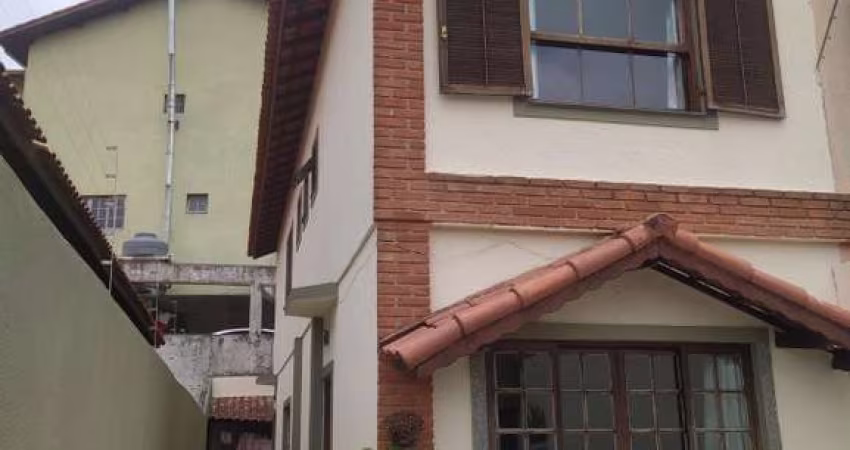 Imóvel à venda em Taboão da Serra-SP: Casa com 3 quartos, 1 suíte, 2 salas, 3 banheiros, 2 vagas de garagem e 94m² - Parque Monte Alegre