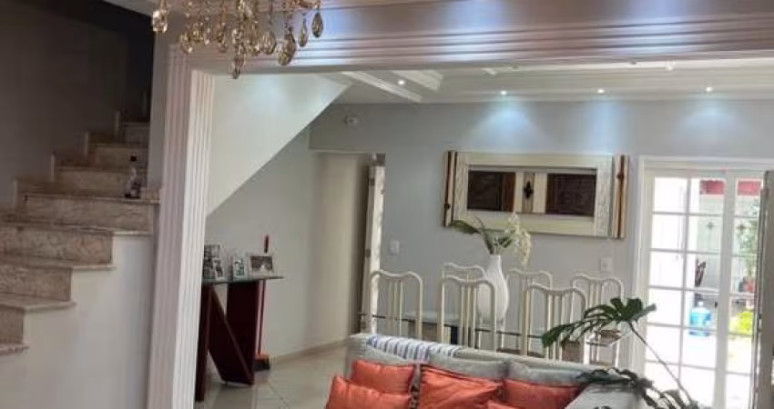 Excelente oportunidade! Casa à venda em Taboão da Serra-SP, bairro Cidade Intercap. 3 quartos, 1 suíte, 3 salas, 3 banheiros, 2 vagas de garagem e 153,90 m².