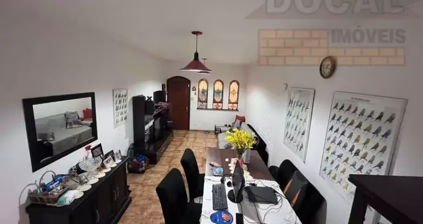 Imperdível oportunidade de compra: Casa à venda no Jardim América, Taboão da Serra-SP com 2 quartos, 2 salas, 2 banheiros e garagem.