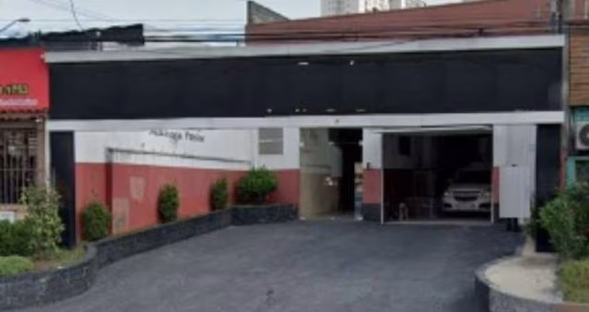 Galpão comercial à venda no Centro de Taboão da Serra-SP: 4 salas, 4 banheiros, 6 vagas de garagem, 290,30 m².