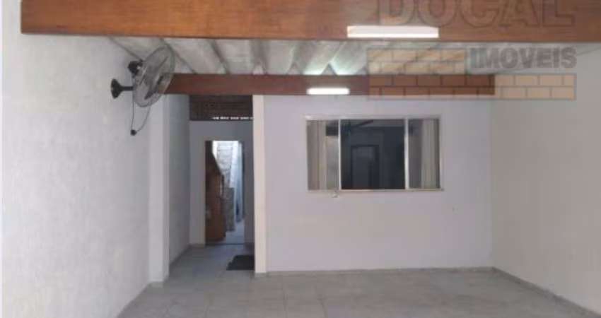Casa à venda em Taboão da Serra-SP, Parque Pinheiros: 2 quartos, 2 salas, 2 banheiros, 2 vagas, 100m²!