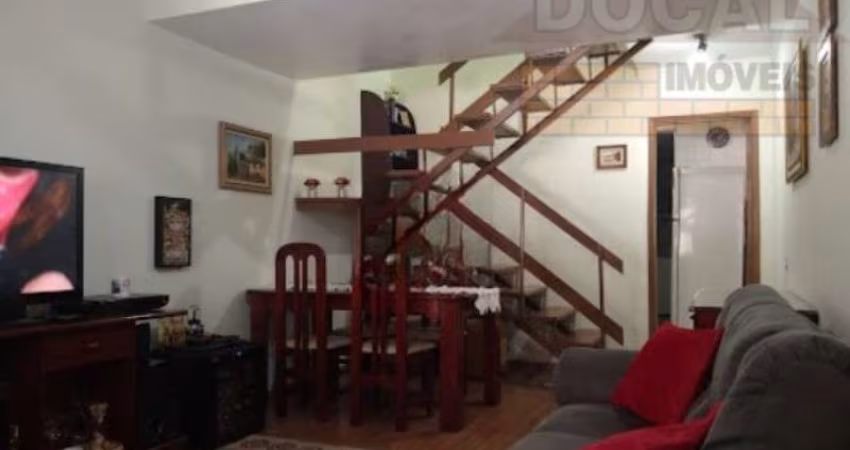 Casa à venda em Taboão da Serra-SP, Parque Pinheiros: 2 quartos, 2 salas, 2 banheiros, 2 vagas, 100m²!