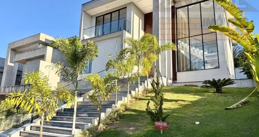Casa de Luxo em Condomínio à Venda em Jandira-SP no Jardim do Golf I - 3 quartos, 3 suítes, 3 salas, 4 banheiros, 4 vagas, 365m².