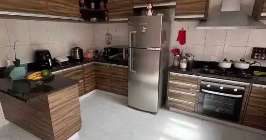 Imperdível casa à venda em Taboão da Serra-SP, Jardim América - 3 quartos, 1 suíte, 2 salas, 2 banheiros, 2 vagas - 117m²